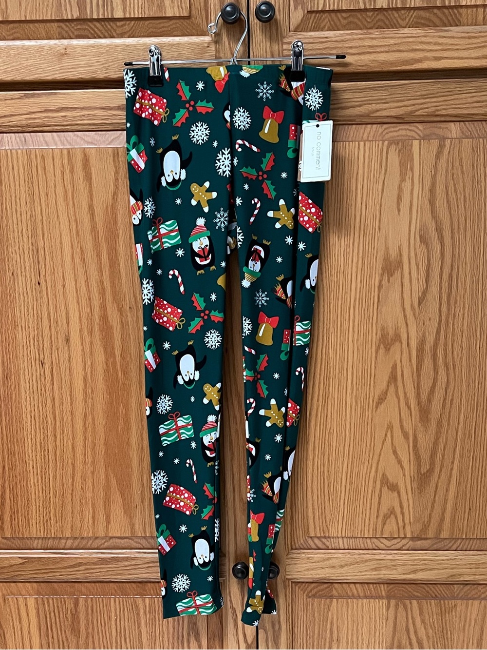 No Comment Women’s Holiday Penguin Print Green Leggings, NWT, Size M